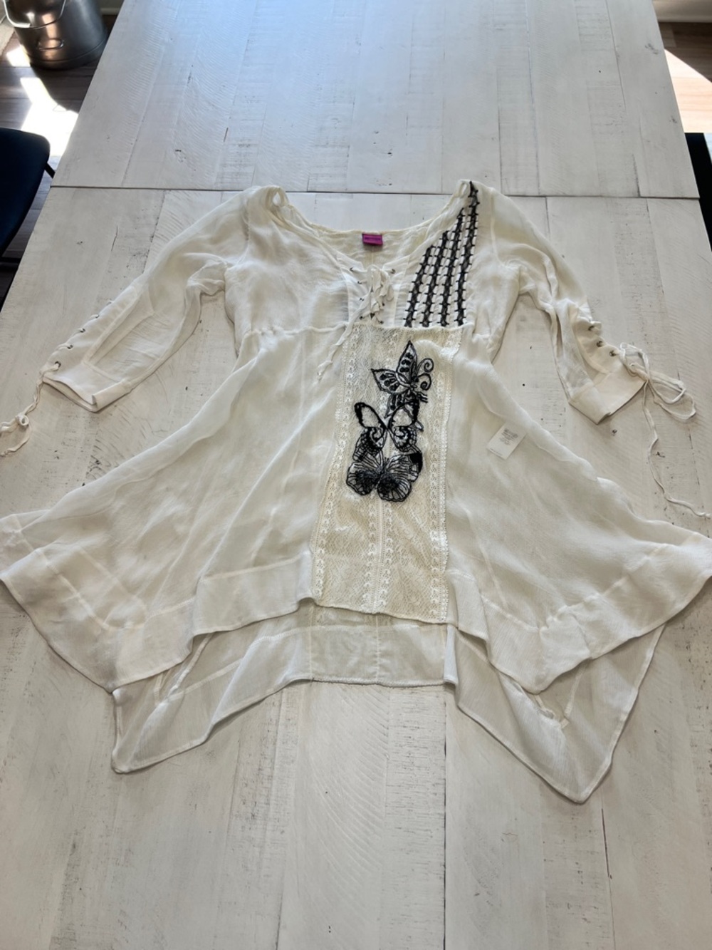 Save The Queen White Embroidered Lace-Up Butterfly Tunic Top Medium 100% Silk